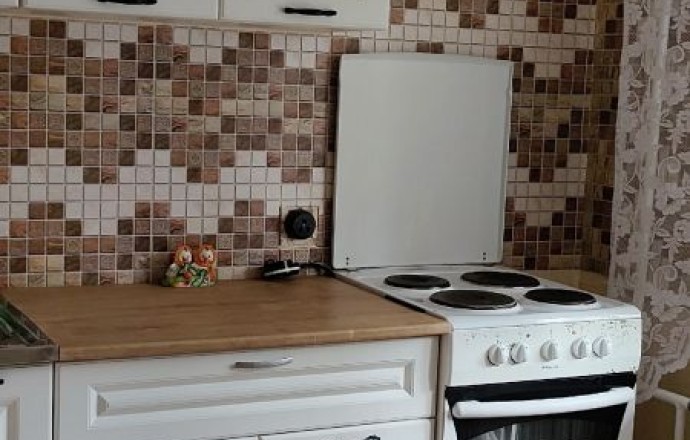 Сдам светлую однокомнатную квартиру на длительный срок на Алещенкова, 23
