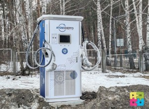 Возле здания стационара МСЧ032 появилась зарядная станция для электрокаров