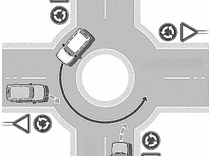 Как правильно проезжать перекрёсток с круговым движением у автовокзала?