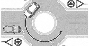 Как правильно проезжать перекрёсток с круговым движением у автовокзала?