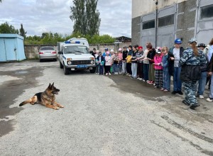 Школьники Заречного узнали секреты криминалистики и познакомились со служебными собаками
