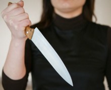 Жительница Белоярки угрожала ножом директору школы