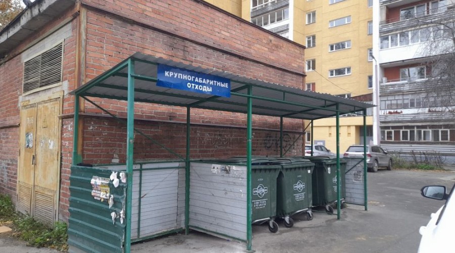 Крупногабаритный мусор с контейнерных площадок Заречного наконец-то начали вывозить