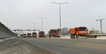 Дорожные службы Свердловской области устраняют последствия снегопада