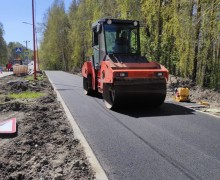 Сегодня ведется асфальтирование пешеходного тротуара по ул. Курчатова