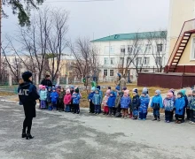 Интересную экскурсию для воспитанников детского сада «Светлячок» провели сотрудники Госавтоинспекции