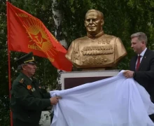 В центре Белоярского установили бюст маршала победы Георгия Жукова