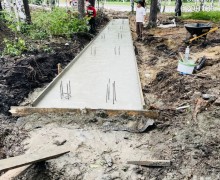 В Заречном продолжаются работы по благоустройству пешеходной зоны на улице Курчатова