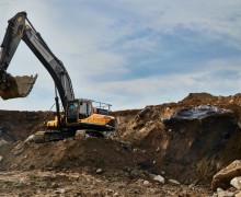 На строительной площадке энергоблока №5 Белоярской АЭС продолжают вывозить отвал грунта и скальных пород