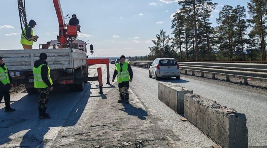 Дорожники продолжают ремонт эстакады над железнодорожными путями на 42-м километре ЕКАД