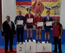 У самбистов Заречного 9 медалей