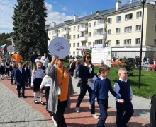 На площади перед ДК Ровесник началась общегородская линейка, посвящённая Дню знаний