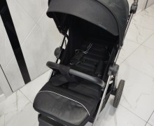 Продам прогулочную коляску всесезонную