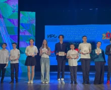 78 школьников получили стипендии главы ГО Заречный - по 3000 рублей