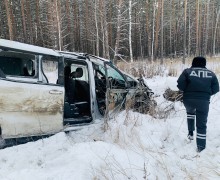 Автоинспекторы выясняют обстоятельства дорожно-транспортного происшествия с тремя пострадавшими на трассе Екатеринбург-Тюмень