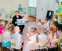 Сотрудники Госавтоинспекции проводят уроки «зимней» безопасности с дошколятами в рамках профилактического мероприятия «Горка»