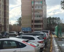 Ограждения на тротуаре мешают пешеходам