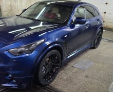 Infiniti QX70, 