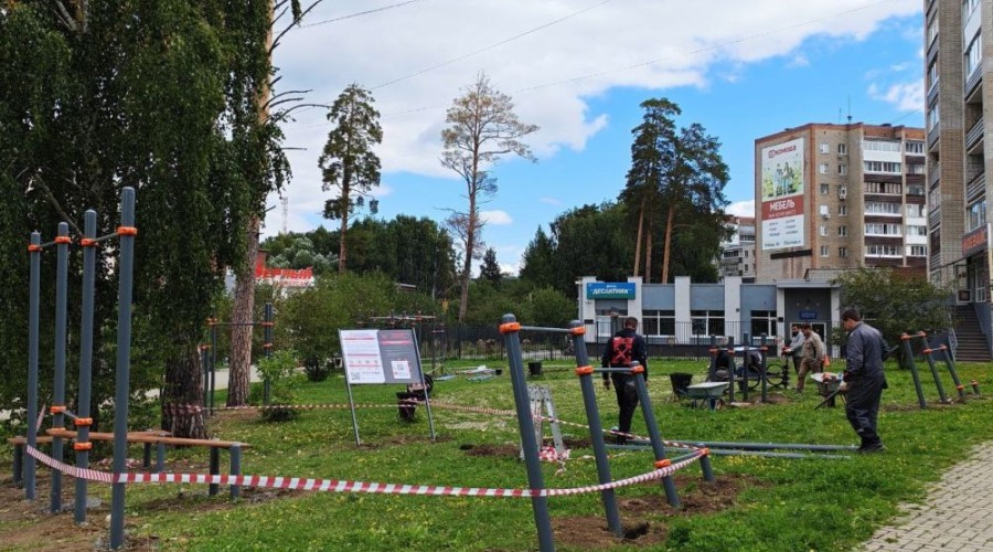 Новая воркаут площадка на бульваре Алещенкова почти готова