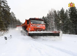 Последствия весеннего снегопада на Среднем Урале ликвидирует более 200 единиц техники