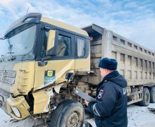 Автоинспекторы выясняют обстоятельства дорожно-транспортного происшествия с тремя пострадавшими на трассе Екатеринбург-Тюмень