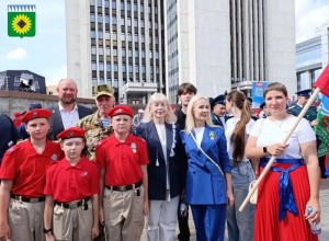 В День России представители Заречного приняли участие в церемонии передачи флагов в Екатеринбурге