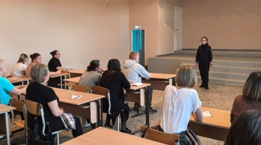 В преддверии летнего сезона сотрудники Госавтоинспекции активно участвуют в родительских собраниях