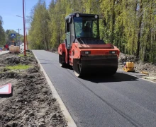 Сегодня ведется асфальтирование пешеходного тротуара по ул. Курчатова