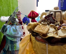 В Белоярском Доме культуры открылась выставка костюмов «Города-Герои»