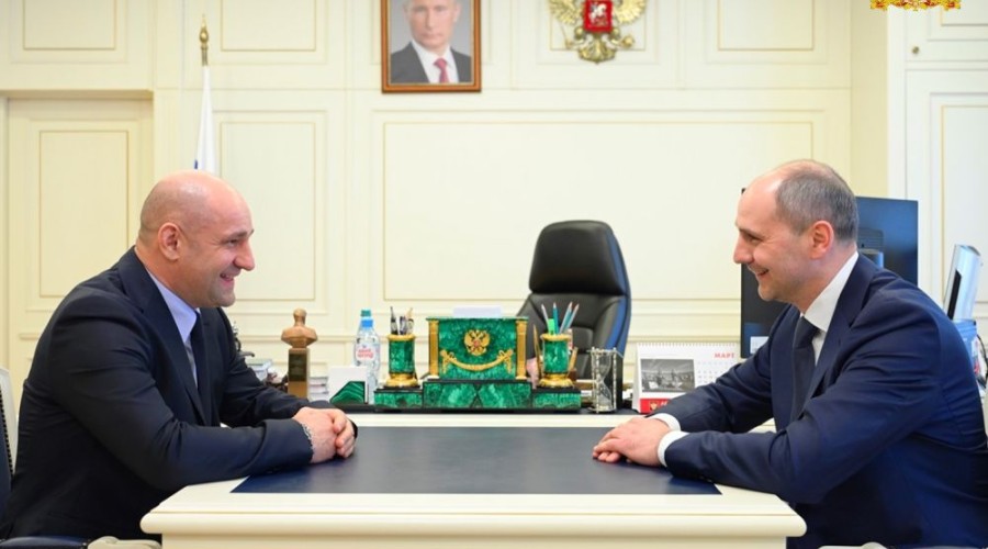 Полпред Президента России в УрФО Артём Жога и врио губернатора Свердловской области Денис Паслер провели первую рабочую встречу 28 марта