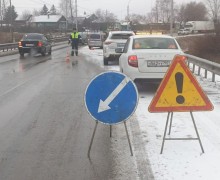 Сотрудники Госавтоинспекции Заречного устанавливают обстоятельства ДТП, в котором пострадал несовершеннолетний пассажир автомобиля