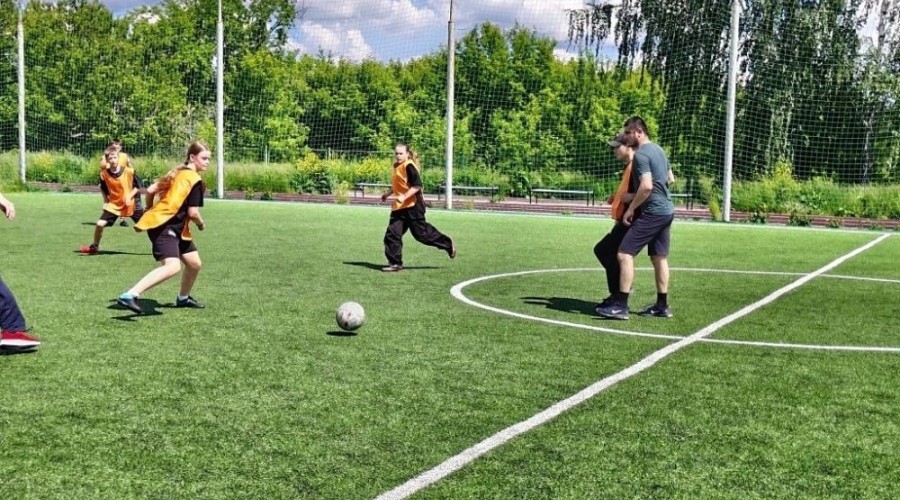 Волейбольный турнир в Мезенке: серебро у местных ветеранов