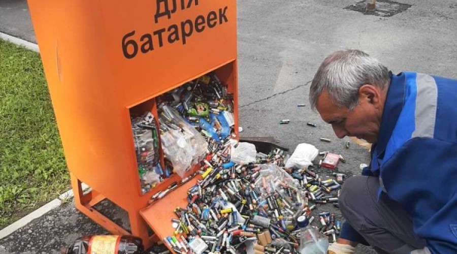 Сегодня из экобоксов вывезли батарейки