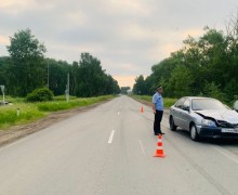 Сотрудники Госавтоинспекции Заречного устанавливают обстоятельства ДТП, в котором пострадала несовершеннолетняя пассажирка мопеда