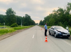 Сотрудники Госавтоинспекции Заречного устанавливают обстоятельства ДТП, в котором пострадала несовершеннолетняя пассажирка мопеда