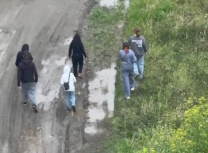 Подростки вновь бросают стеклянные банки с высоты в Заречном