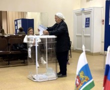 Избиратели старше 90 лет приходят на участки в Заречном