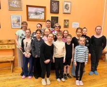 В Курманке открылась выставка акварели зареченской художницы Валерии Будариной