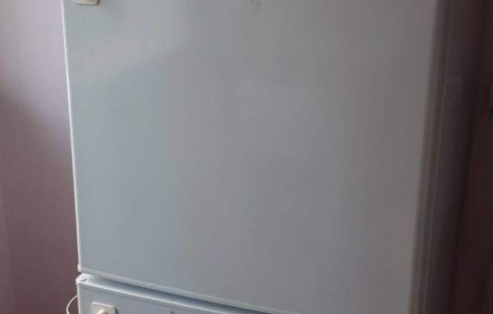 Продаю холодильник Indesit