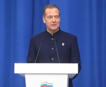 Медведев назвал демографию и кадры среди приоритетов на ближайшее время