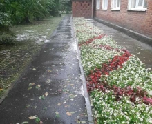 А в старом посёлке прошёл град!