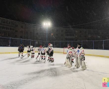 Хоккейный корт во дворе Курчатова, 29 и 31 сегодня торжественно открыли - он практически новый!