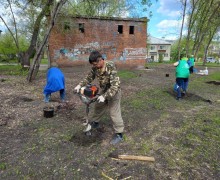 В субботу, 17 мая, в Курманском парке высадили яблоневую аллею