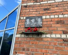 В Белоярском открыли мемориальную доску погибшим сотрудникам ГИБДД