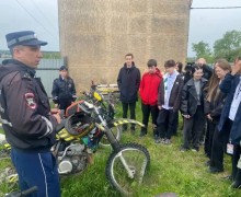 Ученики Белоярской СОШ №1 побывали с экскурсией на штраф-стоянке ГИБДД