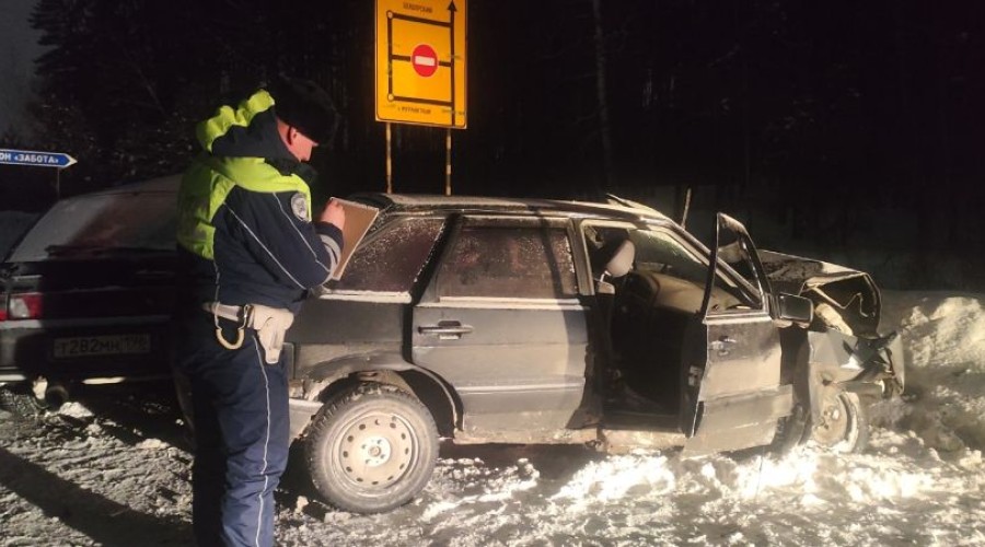 Автоинспекторы устанавливают обстоятельства ДТП с пятью пострадавшими, которое спровоцировал пьяный и не имеющий прав водитель