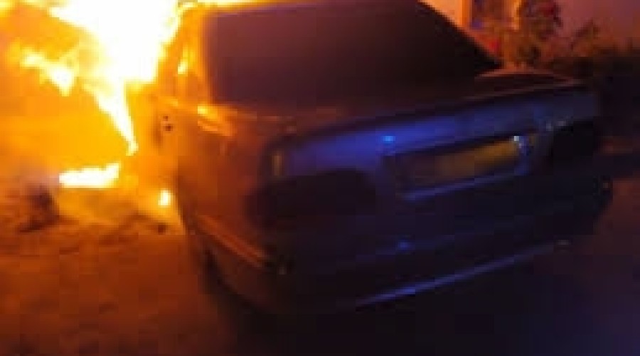 В центре Заречного чуть не сгорел Мерседес