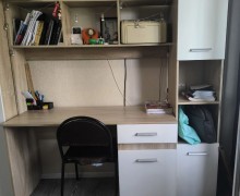 Продажа тумбы, стола, тренажёра, синтезатора и клавиатуры
