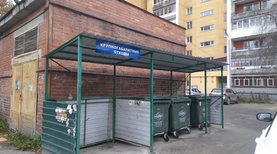 Крупногабаритный мусор с контейнерных площадок Заречного наконец-то начали вывозить