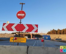 Проезд по строящемуся участку трассы Екатеринбург-Тюмень перекрыли шлагбаумами